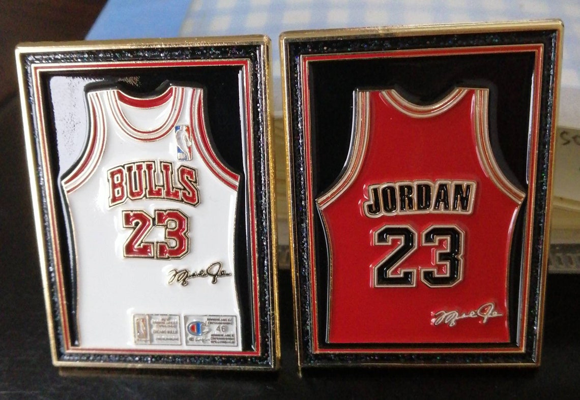 chicago bulls retired jerseys