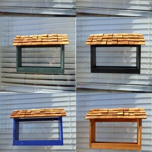K&ouml;nnte beinhalten: Sechs Vogelh&auml;uschen aus Holz mit Schindeld&auml;chern, die in verschiedenen Farben lackiert sind. Die Farben umfassen Blau, Rot, Gr&uuml;n und Schwarz. Der Text unten zeigt die Farben an: Wildflower Blue, Claret Wine, Hunter Green, Canyon Black, Ink Blue und Cedar Stain.