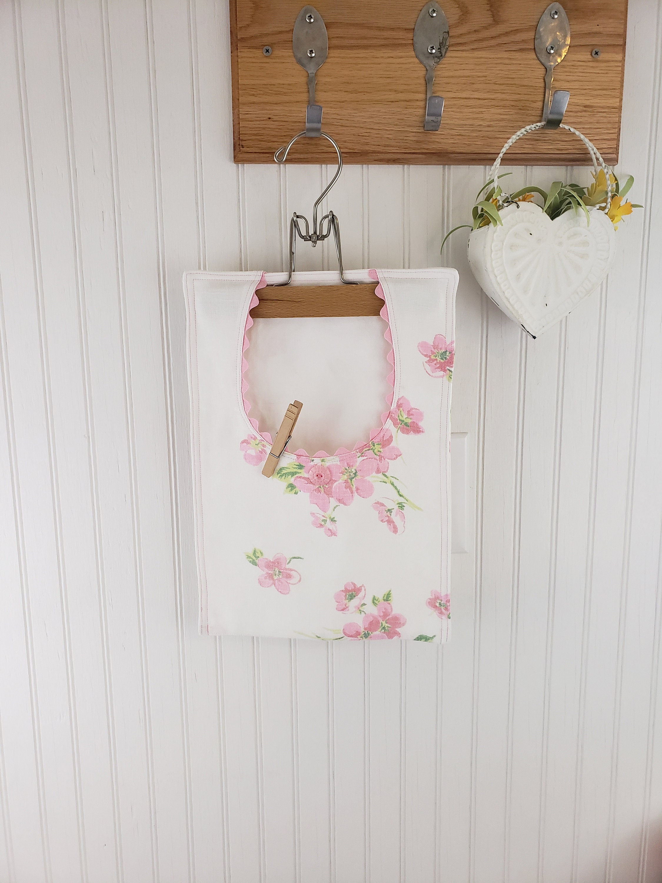 Polyester Addis Clothes Peg Bag Carrier with hanging hook 0.5 x 28 x 38 cm Petal design White Pink Blue colour 