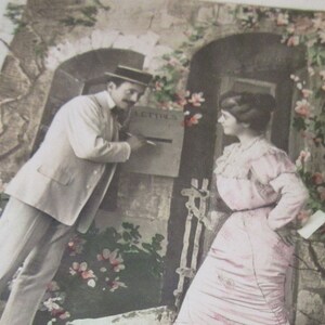 Postales de parejas francesas / adecuado para artesanías o enmarcado / jóvenes franceses amantes / pieza de conversación / idioma francés Vintage postal / elección