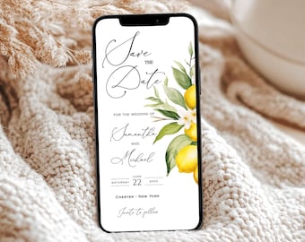 Könnte beinhalten: Ein Smartphone-Bildschirm zeigt eine Hochzeitseinladung mit dem Text "Save the Date". Das Design umfasst Zitronen- und Blätterillustrationen, mit den Namen "Samantha und Michael". Das Datum ist der 22. Juni, und der Ort ist Chester, New York.