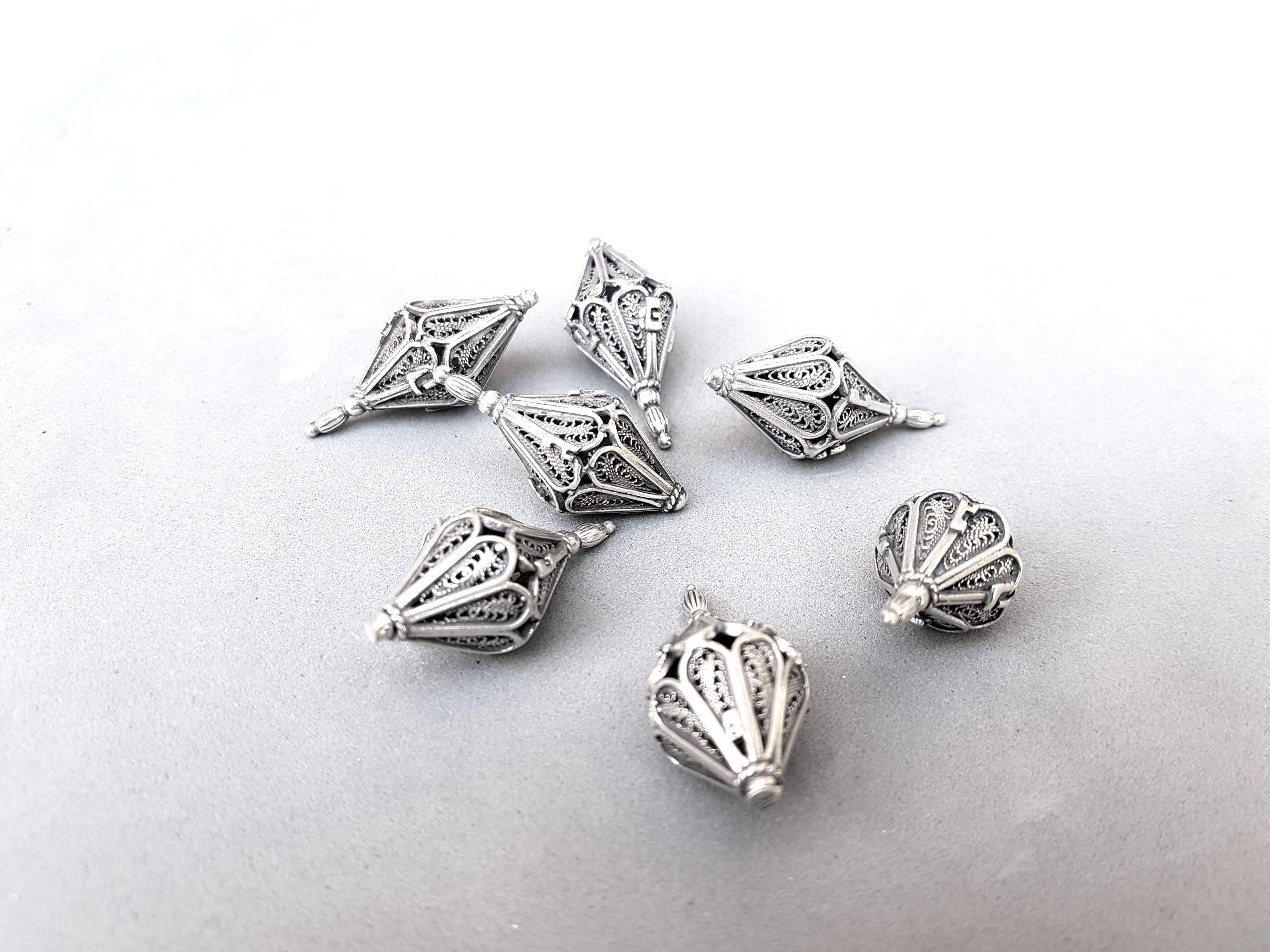 ユダヤ教　ドレイドル　ぬいぐるみ　ハヌカー Amazon | Aviv Judaica ぬいぐるみ ドレイデル ラトル付き ハヌカー用