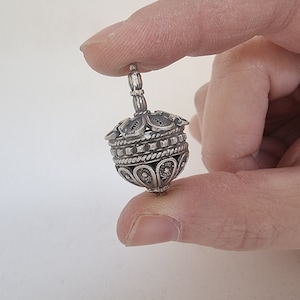 Schöne Hanukkah Dreidel, filigrane Kunst Dreidel, Kinderspiel, jüdisches Geschenk, Sterling Silber 925, Handgemachte Kunst, Modell138