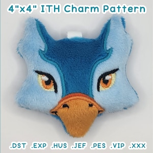 Puede incluir: Un patrón de bordado de encanto azul y naranja de 4" x 4" para un proyecto dentro del aro. El patrón está disponible en los formatos DST, EXP, HUS, JEF, PES, VIP y XXX.