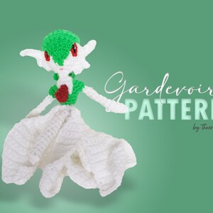 Könnte beinhalten: Häkelanleitung für eine Gardevoir Pokémon Amigurumi-Puppe. Die Puppe ist grün und weiß mit einer roten Rose auf der Brust. Die Anleitung ist in Englisch.