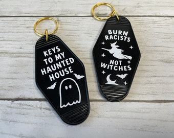 Portachiavi del motel di Halloween, brucia i razzisti, non le streghe, portachiavi delle chiavi della mia casa infestata, portachiavi della strega divertente, antirazzista, Bruja Halloween