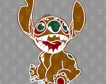 Könnte beinhalten: Ein brauner Lebkuchen in Form von Stitch aus Lilo & Stitch. Der Keks hat rote und grüne Zuckergussdetails und eine weiße Umrandung.