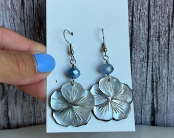 Real Black Mother Of Pearls Shell Abalone Hawaiian Plumeria Flower Earrings/Beachy Shell Mermaid Island Earrings/Native Black Shell Jewelry