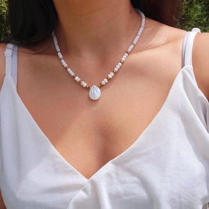 Mother Of Pearl Shell Beachy Summer Dainty White Bead Choker Necklace/Shell Mermaid Island Wedding Jewelry/Tiny White Bead Necklaces Gifts