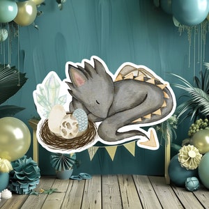 Dragon groot decor knipsel, baby jongen verjaardag standee, grillige draak, schattige sprookjesfeestdecoratie, draak afdrukbare achtergrond voor kind