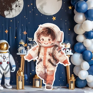 Grand décor de bébé joueur astronaute Accessoires de fête découpés, voyageur debout d'anniversaire d'astronaute, toile de fond adorable mignonne, grands accessoires imprimables pour la décoration de fête