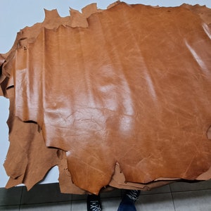 Sheep leather antique, crunchy effect, Genuine lambskin hide two tone col. Tan, Semi Veg Tanned
