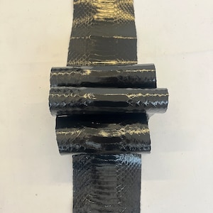 Cuir de serpent véritable couleur noir très brillant, fin et brillant, épaisseur 0,3 mm (1 oz)
