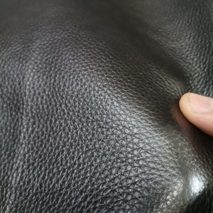Pelle di mucca col. Nero naturale bottalato, Vera pelle di mucca morbida e spessa 1,5 mm (4 oz)