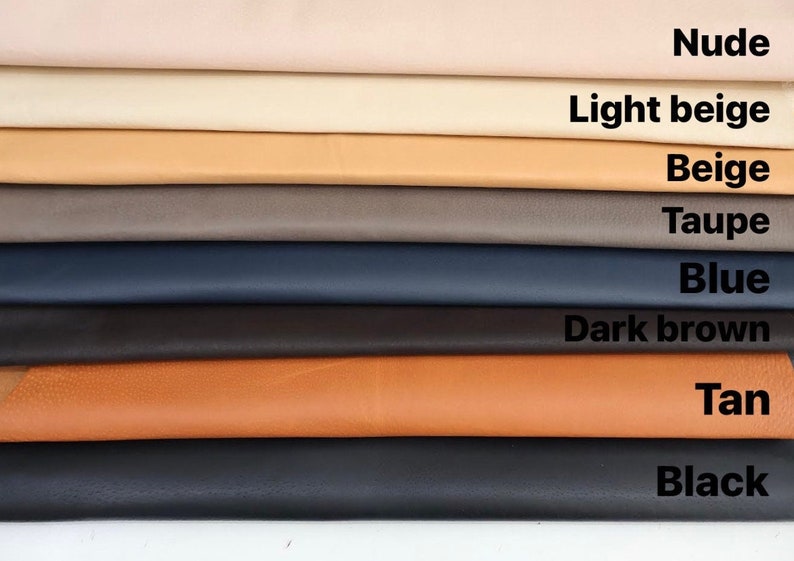 K&ouml;nnte beinhalten: Eine Sammlung von Lederproben in verschiedenen Farben, darunter Nude, Hellbeige, Beige, Taupe, Blau, Dunkelbraun, Braun und Schwarz.