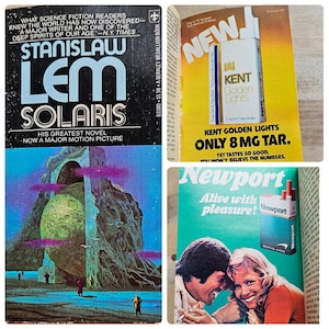 Könnte beinhalten: Vintage Buchcover von "Solaris" von Stanislaw Lem, mit einer surrealen Landschaft und einer großen Kugel. Außerdem Werbung für Kent Golden Lights und Newport Zigaretten.