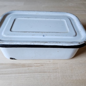 Sartén esmaltada vintage, blanca con borde negro, tapa, caja de refrigerador