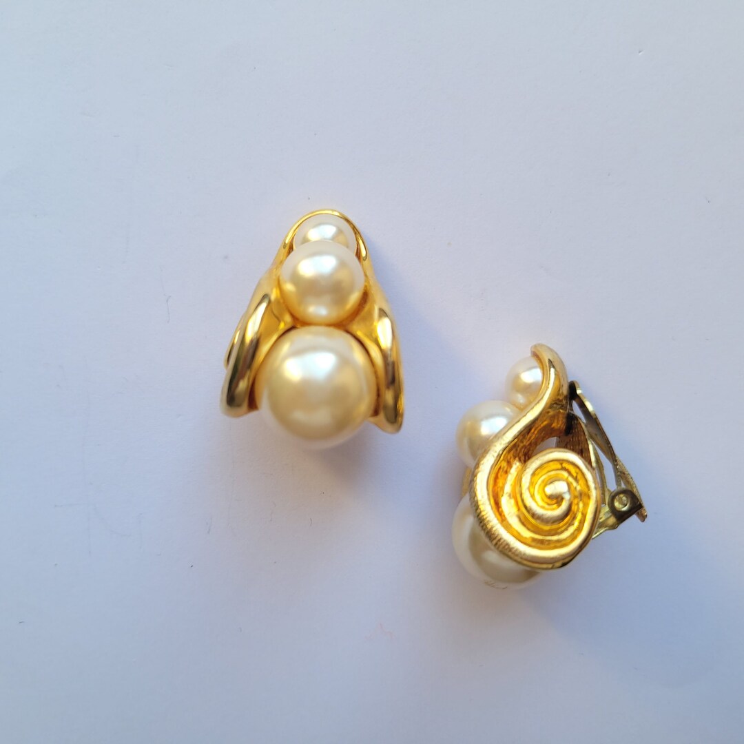 Vintage, Faux-3 Pearl, Gold Toned Clip-on Earings - Etsy