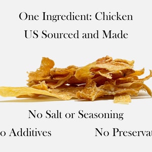 Puede incluir: Un mont&oacute;n de tiras de pollo secas, un premio para perros de un solo ingrediente. El texto de la imagen dice "One Ingredient: Chicken, US Sourced and Made, No Salt or Seasoning, No Additives, No Preservatives."