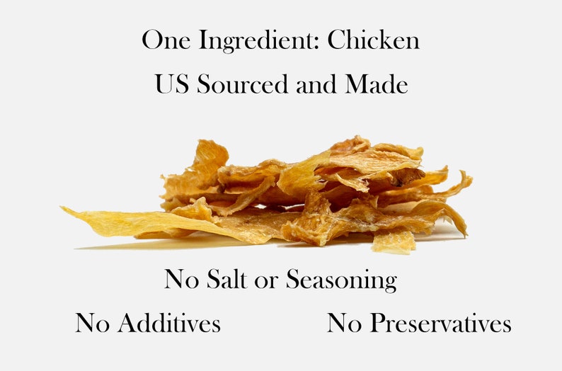 Puede incluir: Un mont&oacute;n de tiras de pollo secas, un premio para perros de un solo ingrediente. El texto de la imagen dice "One Ingredient: Chicken, US Sourced and Made, No Salt or Seasoning, No Additives, No Preservatives."