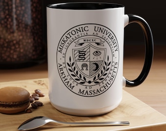 Cthulhu Miskatonic University Crest Mug, Lovecraft, 11oz, 15oz, Fictional College, cadeau voor horrorfans