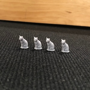 Miniature Sitting Cats- 28mm Scale