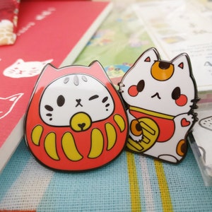 Maneki neko and Daruma cat - Kawaii Enamel pin