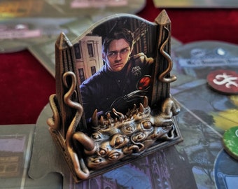 Investigator Stand 'Obelisk' voor Arkham Horror Second & Third Edition en Eldritch Horror