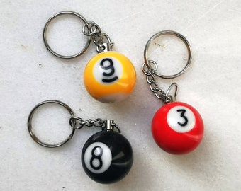 Poolbal 8-ball sleutelhanger, lucky bag charme, y2k magische sleutelhanger, effen strepen Eightball leuk Billard Snooker cadeau, vintage 8ball sleutelhanger
