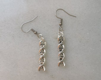 Boucles d’oreilles modèle ADN, cadeau d’étudiant en sciences, charme d’hélice d’ADN, cadeau geek de fin d’année de fin d’études, amateur de molécules de biologie génétique, art des nerds de tige