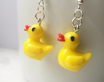 Toy duck earrings, cute yellow sweet rubber ducky charm, funny animal bird jewelry for kawaii, pastel goth, soft grunge gift | fun ohrringe
