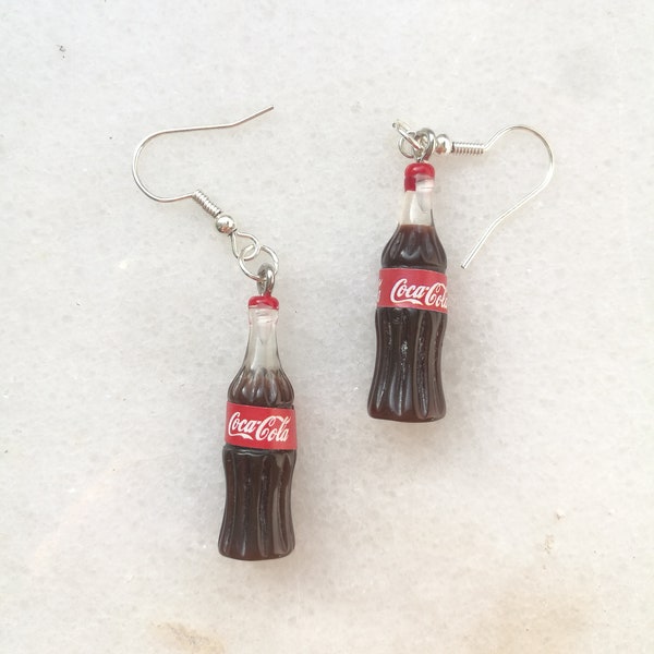 Boucles d'oreilles en bouteille de Coca Cola, bouteilles miniatures mignonnes de soda de coke pour les fans de boissons et de boissons, pas de Pepsi, pas de Fanta, pas de poivre, pas de Sprite, cadeau d'alcool