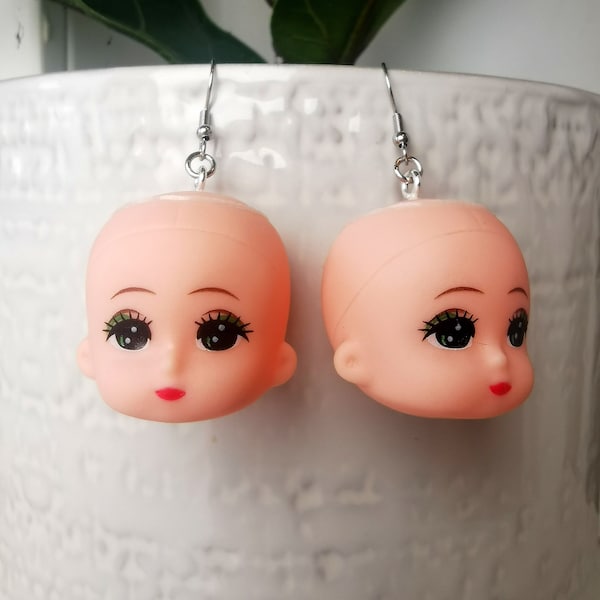 Doll head creepy earrings, vintager retro doll costume, weird emo girl jewelry, yami kawaii pastel punk earrings, baby head horror charm