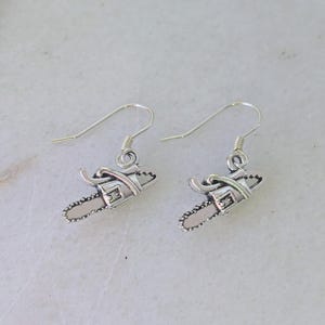 Chainsaw earrings, texas chainsaw massacre costume, leatherface charm, horror slasher gore cosplay, scary gift jewelry for her