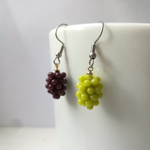 Wijn Dionysus oorbellen, Bacchus kostuum, groene en donkere druivenfruit sieraden, Frans Italiaans Spaans rode witte wijn bedel, wijnliefhebber cadeau