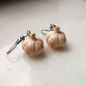 Garlic bulb head earrings, garlic lover gift, garlic pattern jewelry, dracula vampire costume, garlic girl allium charm, aioli art charm