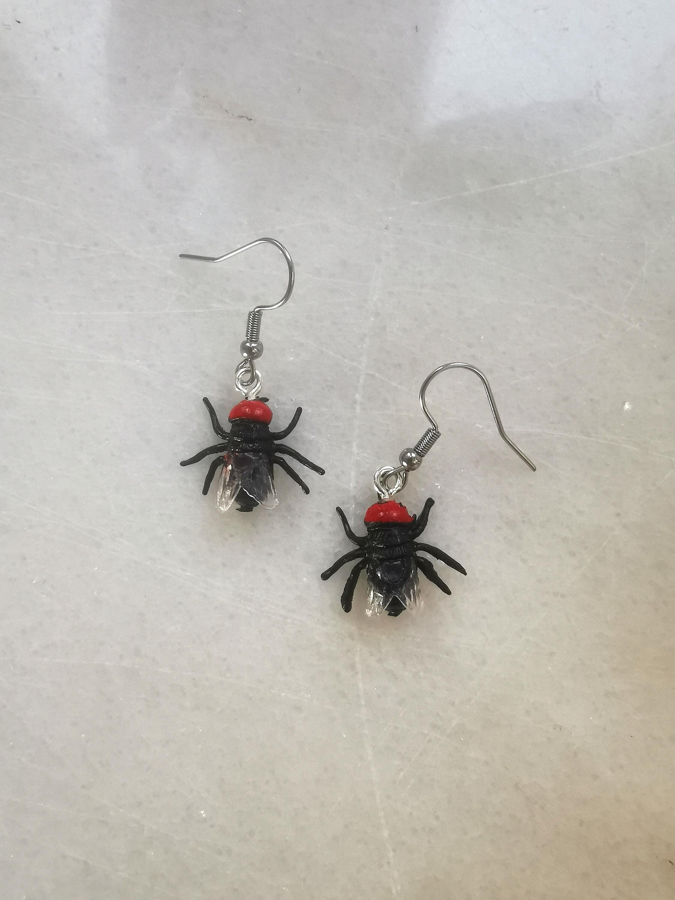 Orecchini a forma di insetto, gioielli strani e inquietanti, ciondolo a forma di moscerino della frutta, accessori per costumi horror e spaventosi, divertenti idee regalo a forma di mosche per lei
