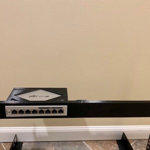 UniFi 8 Port 60 Watt Switch - 1U Rack Mount