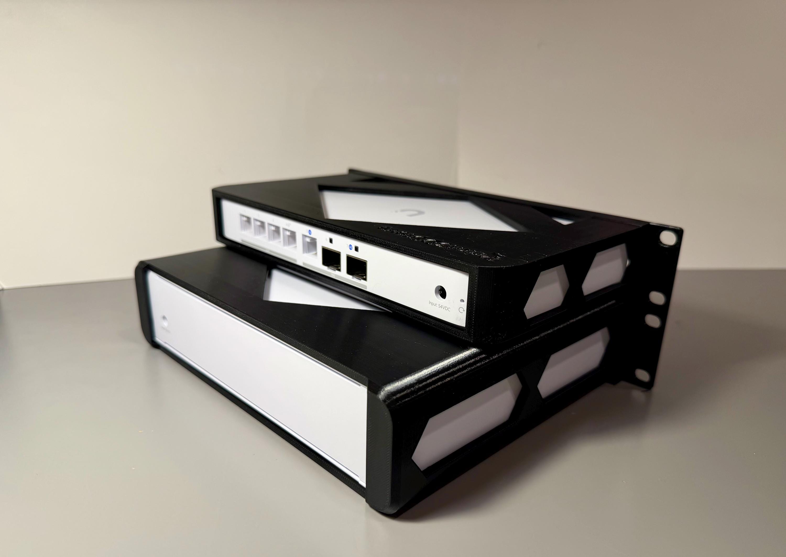 Unifi Cloud Gateway Fiber or Gateway Fiber and Switch Pro XG 8 Poe ...