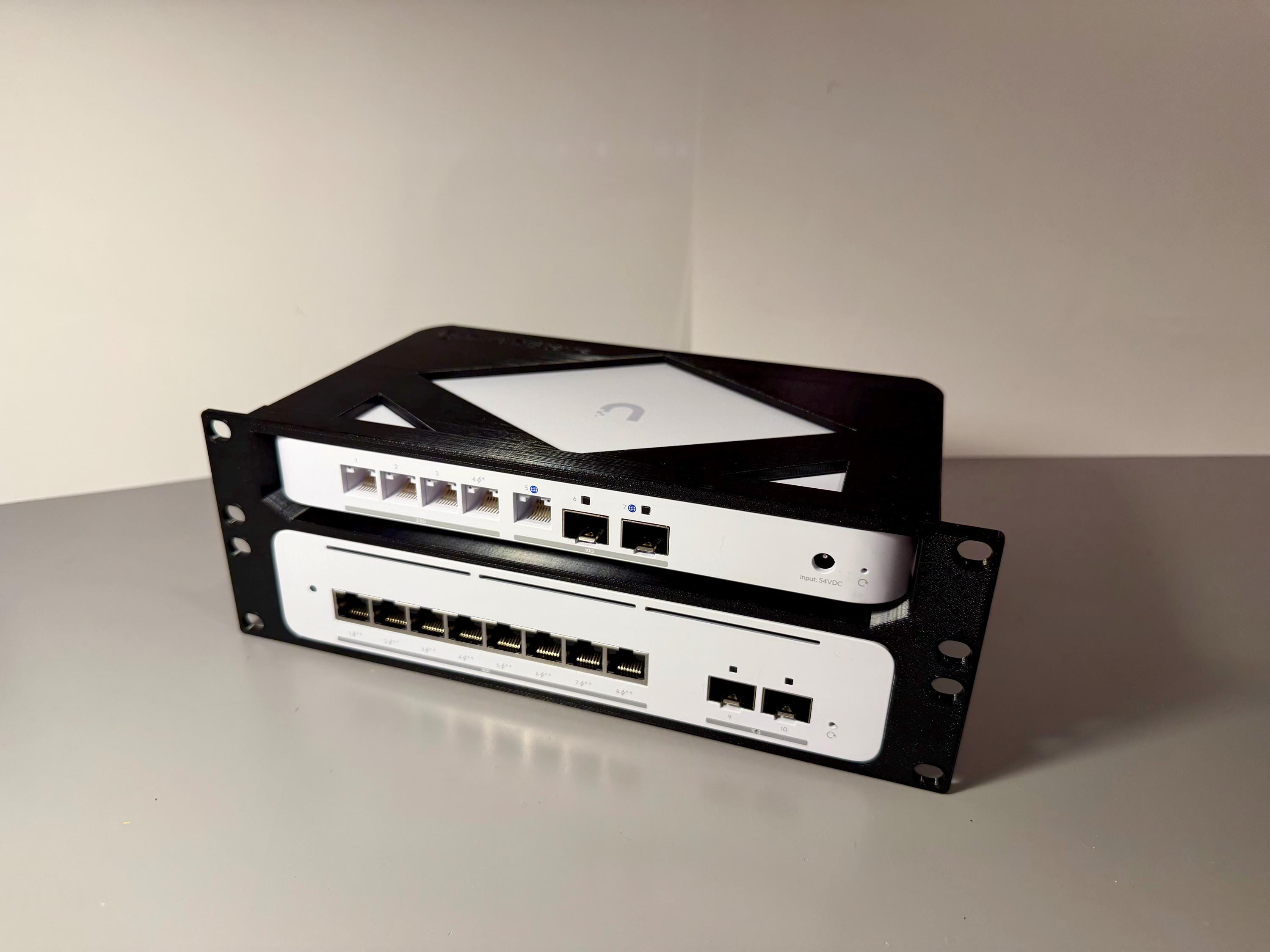 Unifi Cloud Gateway Fiber or Gateway Fiber and Switch Pro XG 8 Poe ...