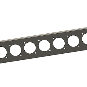 Peut inclure: Un rack en métal noir avec sept trous ronds, probablement pour des prises électriques ou d'autres composants.