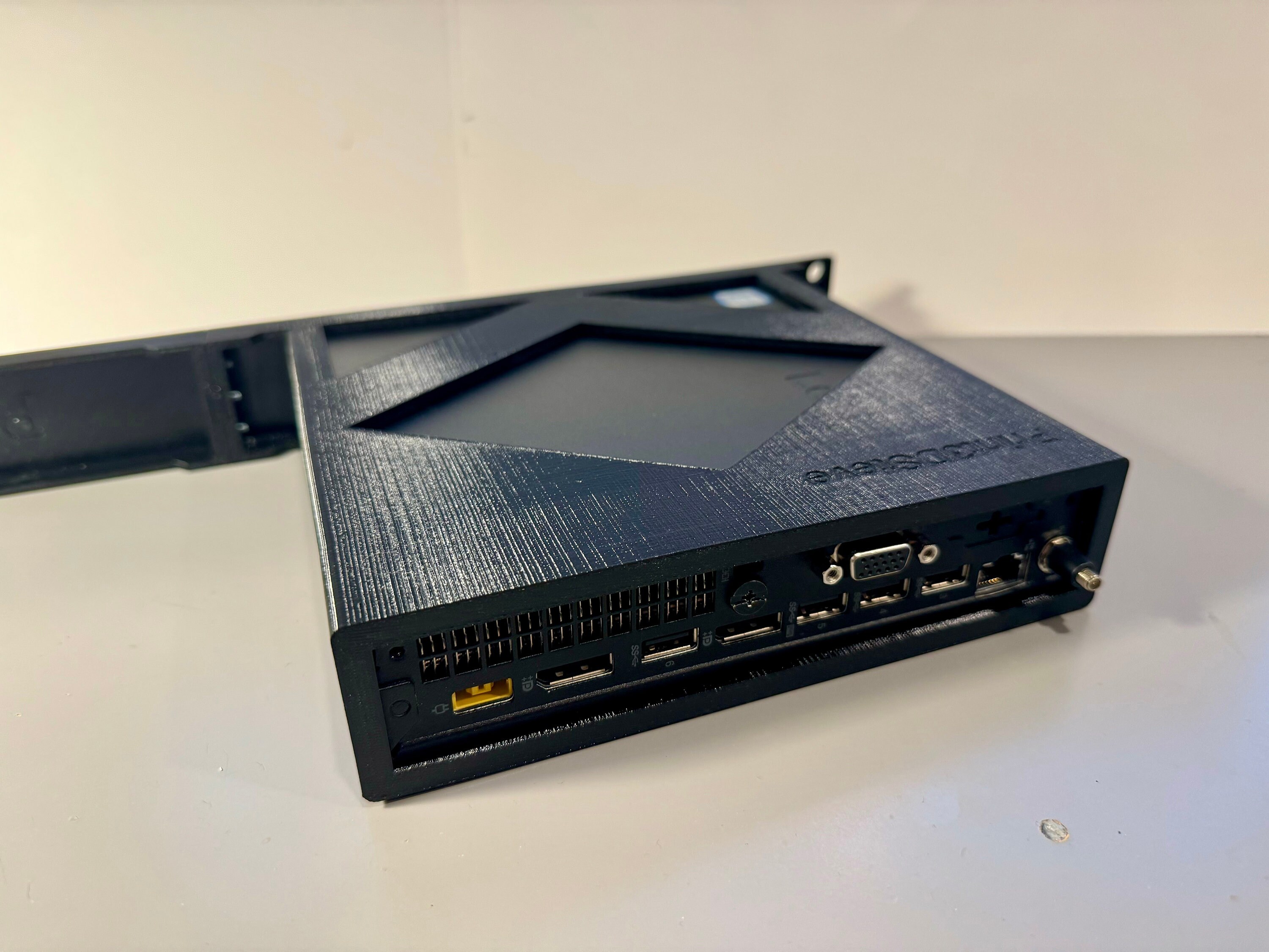 【美品超速】Lenovo ThinkCentre M710q Tiny Amazon.com: Lenovo ThinkCentre M710q Tiny - 10MR0004US (Core i5