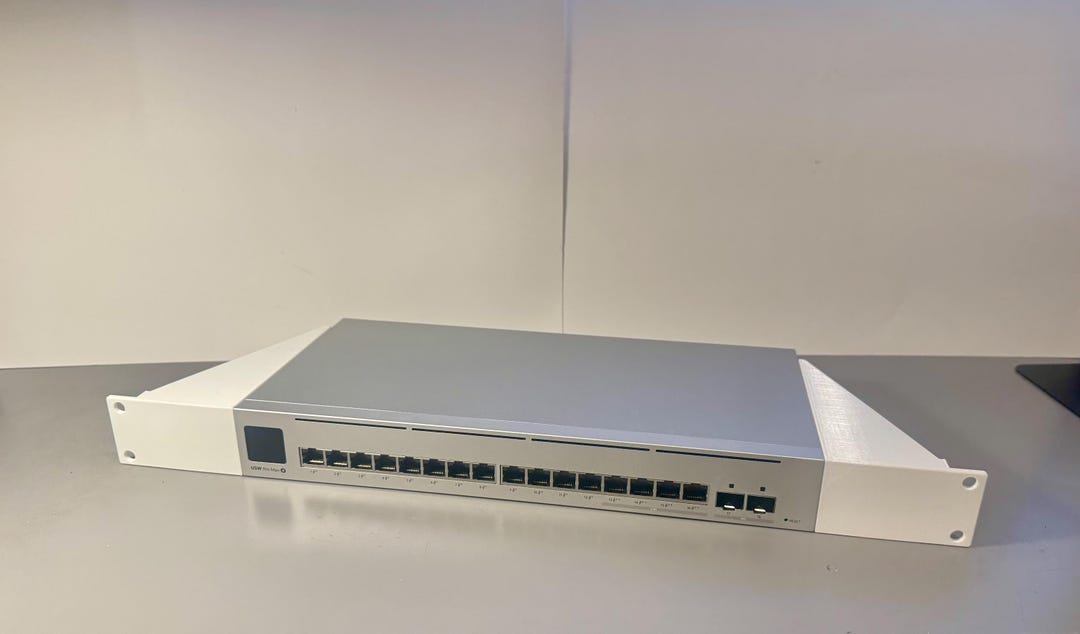ラックセットUbiquiti Unifi UDM-Pro & PoE Swich Ubiquiti UniFi Switch PRO 24, USW-Pro-24 | Affinitech Inc.