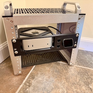 Mac Mini M4 2024 et JetKVM - Mini montage en rack 10 pouces