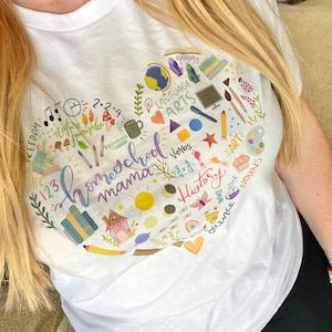 ホームスクールママのシャツ、ホームスクールのTシャツ、落書き入りのホームスクールのシャツ
