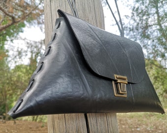 Petit trapèze fabriqué à partir de pneus recyclés