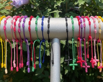 String Bracelets for Good Luck, many variations/Pulseras de Hilo y de La Suerte, muchas variaciones