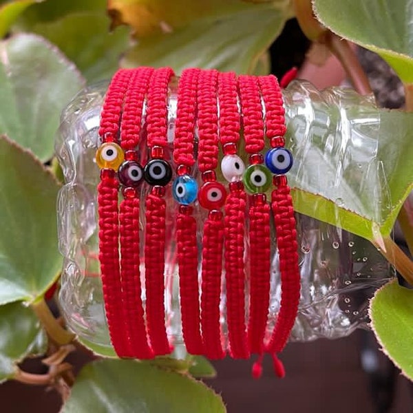 Knotted String Evil Eye Bracelet / Pulsera de Ojo Hecho de Nudos