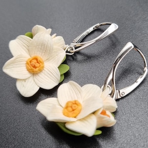 White Daffodil Flower Dangle Earrings / 925 Sterling Silver Lever backs/ Handmade Floral Drop Earrings | Narcissus Spring Flower Jewelry