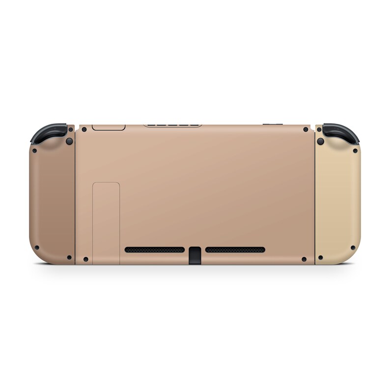 Pu&ograve; includere: Una console Nintendo Switch beige con pulsanti neri e un bordo dorato. La console &egrave; mostrata frontalmente.